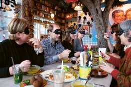 Blind lunchen voor het goede doel