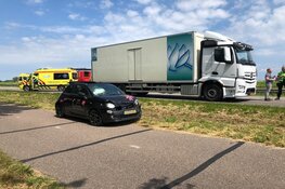 Auto tegen vrachtwagen: N250 afgesloten