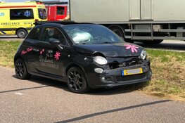 Auto tegen vrachtwagen: N250 afgesloten