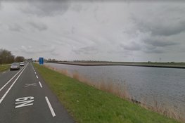 Dronken zeilbootdief loopt varend tegen de lamp in Den Helder