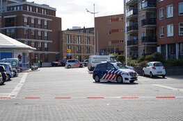 Bernhardplein uren afgesloten door verwarde vrouw die dreigt te springen