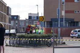 Bernhardplein uren afgesloten door verwarde vrouw die dreigt te springen