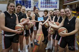 Tablet voor dames jeugdbasketbal en dierenambulance