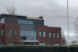 Stormschade aan dak bedrijfsverzamelgebouw Den Helder