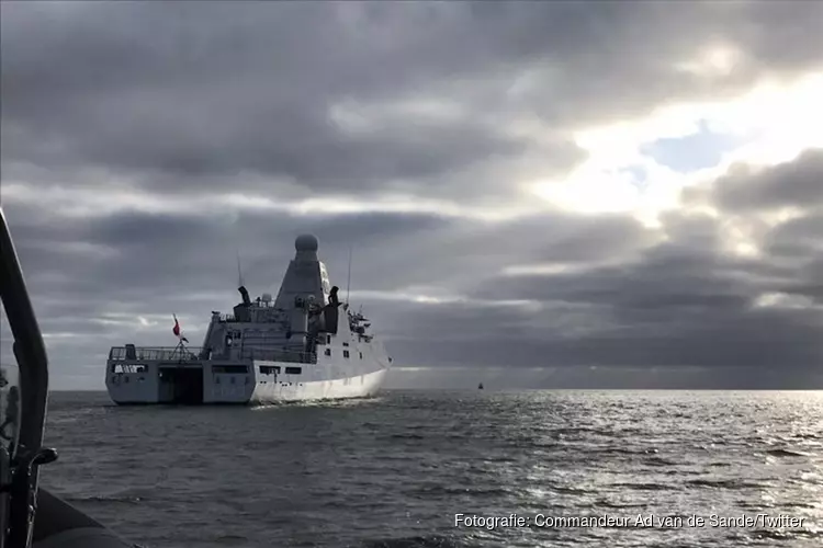 Bemanning Zr. Ms. Groningen zet na twee maanden op volle zee weer voet aan wal
