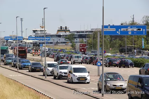 Drukte in Den Helder bij de boot naar Texel - Denheldersdagblad.nl