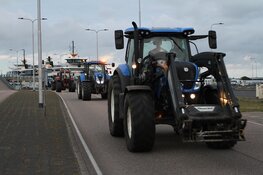 Texelse boeren voor een kort protest naar Den Helder