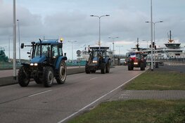 Texelse boeren voor een kort protest naar Den Helder