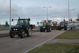Texelse boeren voor een kort protest naar Den Helder