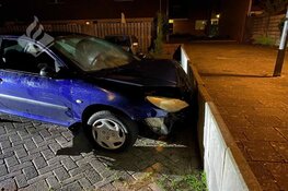 Dronken automobilist laat spoor van vernieling in Den Helder achter: minimaal tien auto's geramd