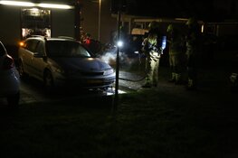 Auto in brand in Tjalkstraat