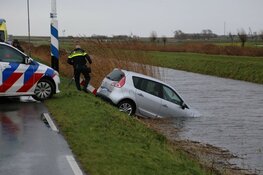 Auto te water in Den Helder