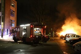 Autobrand in Den Helder. Vuurwerk mogelijke oorzaak