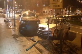 Bestuurder onder invloed ramt geparkeerde auto