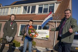 Wethouder De Vrij bezoekt en verrast sporttalenten