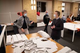 Stemmen tellen in volle gang, VVD blijft grootste, D'66 grote winnaar