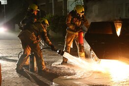 Geparkeerde auto in Lekstraat door brand verwoest