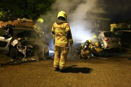 Opnieuw auto&#39;s door brand verwoest in Den Helder
