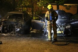 Getuigen gezocht van twee autobranden