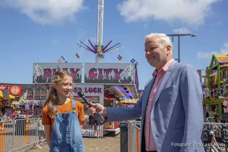 Kinderburgemeester Lotte Mollema en wethouder Kees Visser openen 10-daagse Zomerkermis Willemsoord