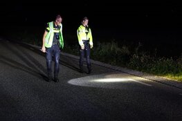 Twee voetgangers aangereden op donkere weg in Breezand, één zwaargewonde