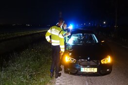 Twee voetgangers aangereden op donkere weg in Breezand, één zwaargewonde