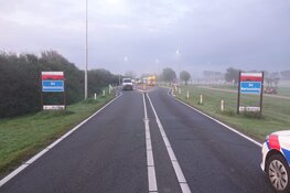 Frontale aanrijding N9 bij Sint Maartensvlotbrug zorgt voor ravage