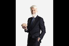 Neuropsycholoog Erik Scherder spreekt gasten Doortrappenbeurs toe