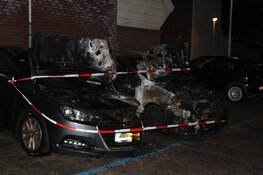 Autobrand in Den Helder, twee voertuigen beschadigd