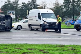 Twee bestelbussen botsen op elkaar aan de Ravelijnweg