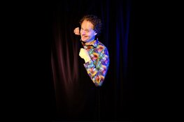 Cabaretier Arie Vuyk in de Keesschuur