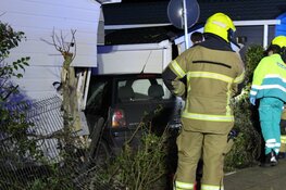 Auto rijdt tegen stacaravan in Julianadorp