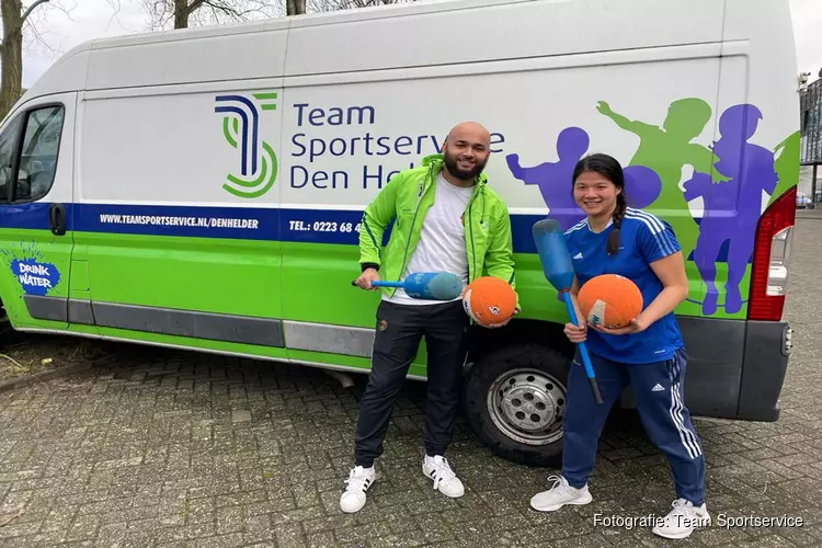Knotshockey en skippyballen tijdens Beweegmix van Team Sportservice in vier wijken