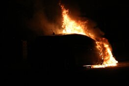 Auto door brand verwoest op Cornelis Gerrtisz Geusstraat