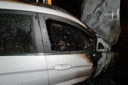 Auto door brand verwoest op Cornelis Gerrtisz Geusstraat