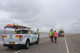 Hulpdiensten in Den Helder rukken uit voor professionele zwemmer