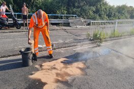 Automobilist rijdt hekwerk Nieuweweg kapot