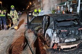 Auto door brand verwoest in Ooievaarstraat