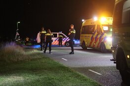 Auto te water in Julianadorp, twee gewonden