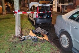 Auto door brand verwoest in Willem Barentszstraat