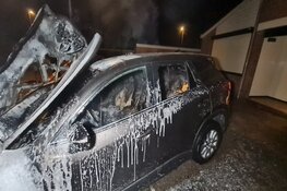 Auto door brand verwoest in Klaas Castercomstraat