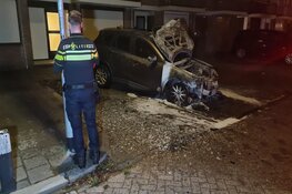 Auto door brand verwoest in Klaas Castercomstraat