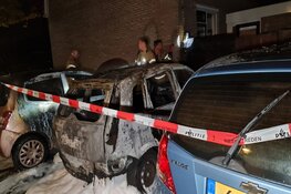 Opnieuw autobrand in Den Helder, drie voertuigen verwoest