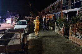 Gezin met ladder uit brandende woning gered