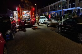 Gezin met ladder uit brandende woning gered