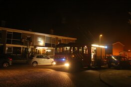 Gezin met ladder uit brandende woning gered
