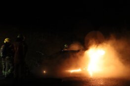 Auto vat vlam in Den Helder