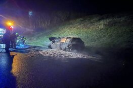 Auto vat vlam in Den Helder