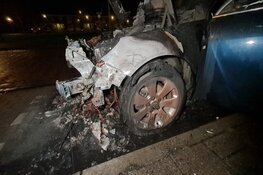 Auto door brand verwoest in Schoenerstraat