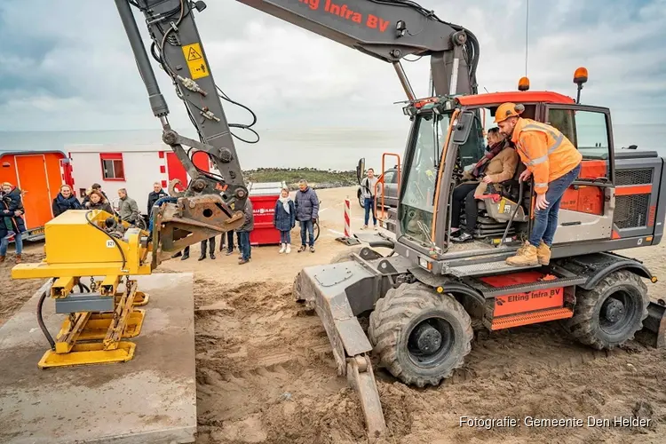 Eerste plaat gelegd van nieuwe strandopgang Huisduinen